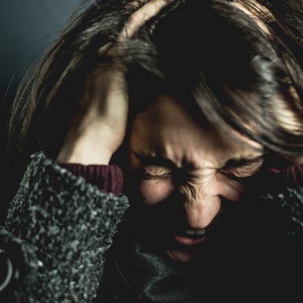 Kopfschmerzen oder Migräne? Häufige Gründe und 3 Tipps zur Selbstbehandlung Kopfschmerzen oder Migräne? Häufige Gründe und 3 Tipps zur Selbstbehandlung